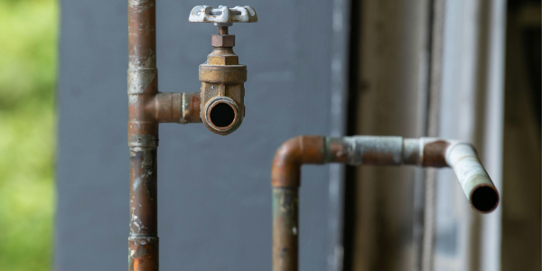 Plomo en el agua: cómo detectarlo, riesgos y cómo eliminarlo